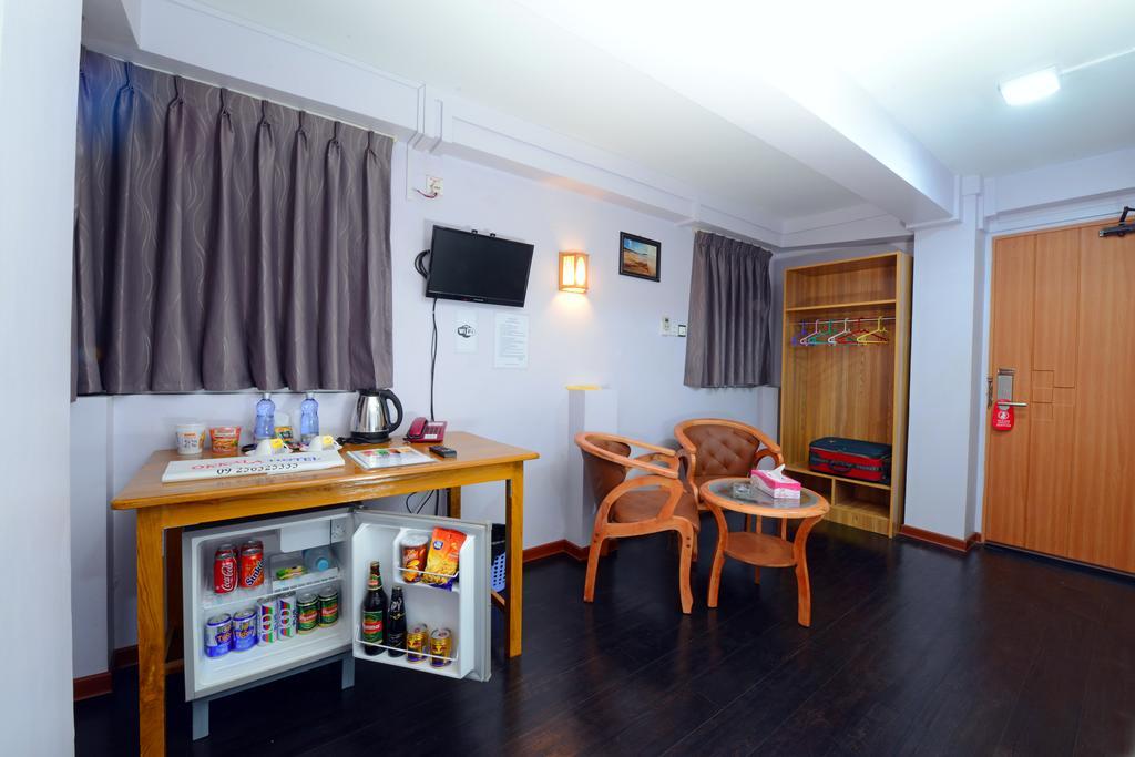 Okkala Hotel Yangon Eksteriør bilde